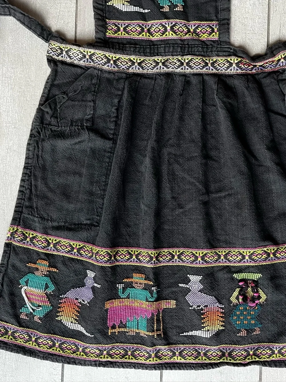 Vtg 70's‎ South American Dancers Hand Embroidered Apron Black Cotton Tie Back